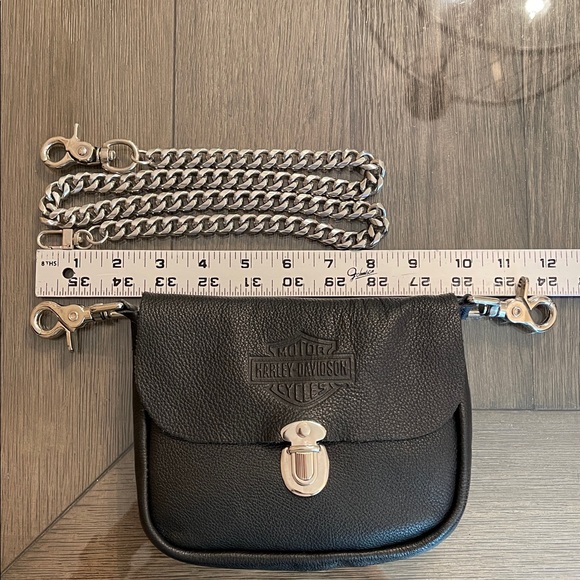 Harley Davison Black Leather Crossbody Bag with Silvertone Chain - Picture 6 of 17